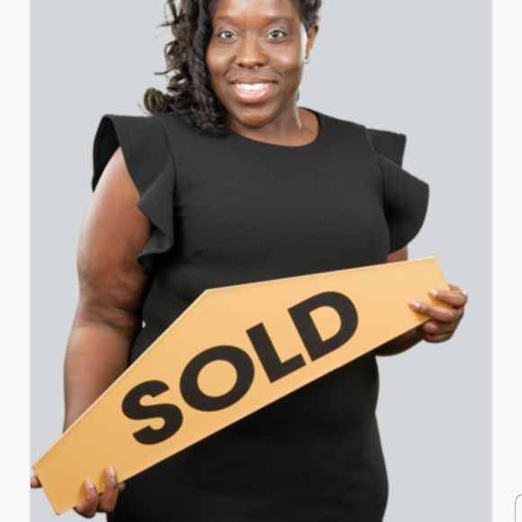 Meet your Posher, Andrea - Picture 1 of 1